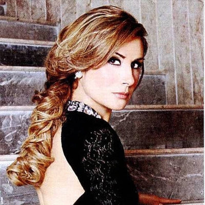 Julieta Rosen Autograph Profile