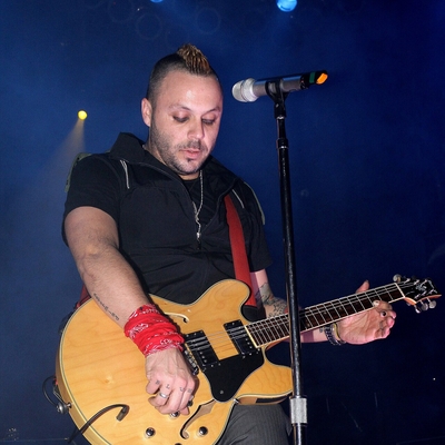 Justin Furstenfeld Autograph Profile