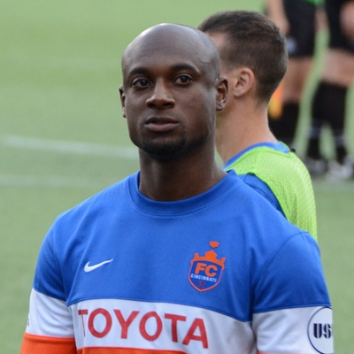 Justin Hoyte Autograph Profile