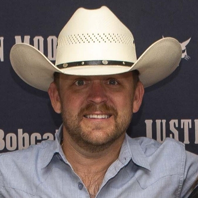 Justin Moore Autograph Profile