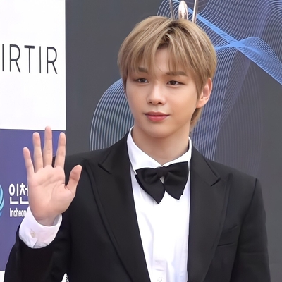 Kang Daniel Autograph Profile