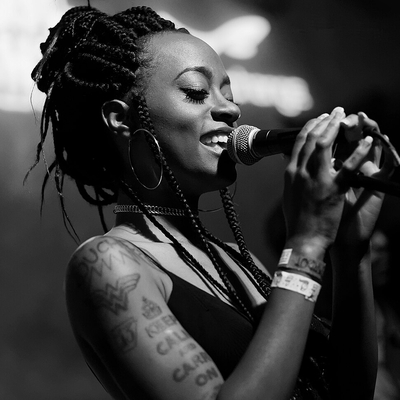 Kari Faux Autograph Profile