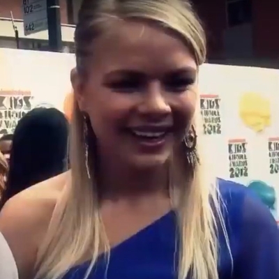 Kelli Goss Autograph Profile