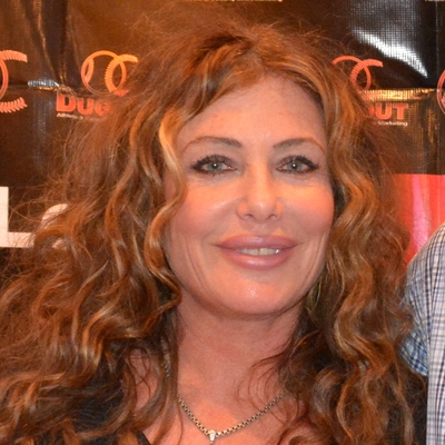 Kelly LeBrock Autograph Profile