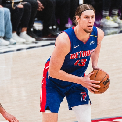 Kelly Olynyk Autograph Profile