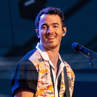 Kevin Jonas Autograph Profile