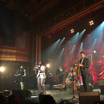 Leon Bridges Autograph Profile