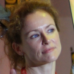 Leslie Hope
