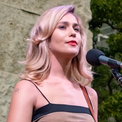 Lola Kirke
