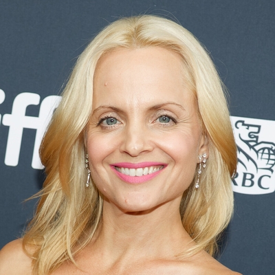 Mena Suvari Autograph Profile