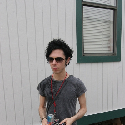 Nick Zinner Autograph Profile