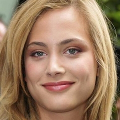 Nora Arnezeder