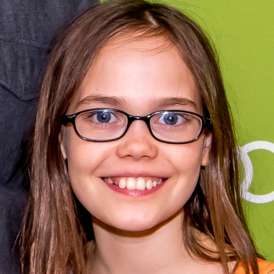 Oona Laurence Autograph Profile