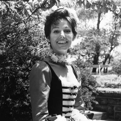 Paula Prentiss Autograph Profile