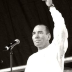 Pete Postlethwaite