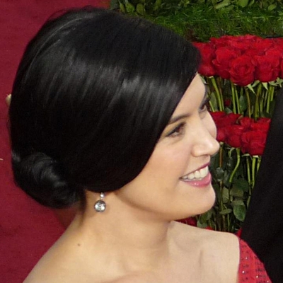 Phoebe Cates Kline Autograph Profile
