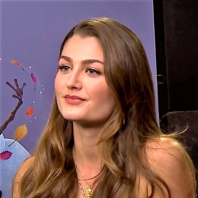 Rachel Matthews Autograph Profile