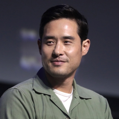 Raymond Lee Autograph Profile