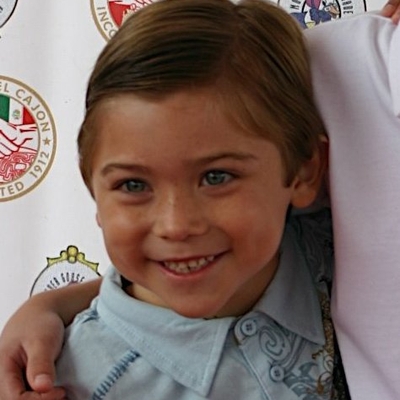 Raymond Ochoa Autograph Profile