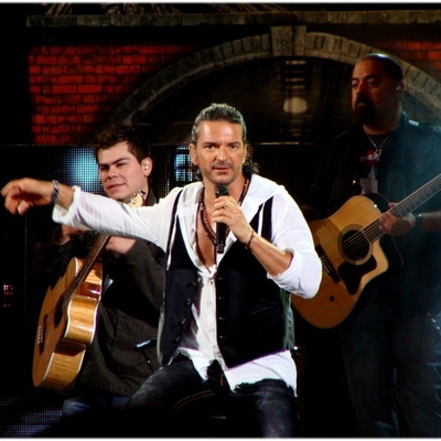 Ricardo Arjona Autograph Profile