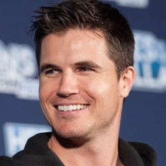 Robbie Amell