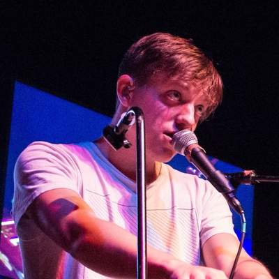 Robert Delong Autograph Profile