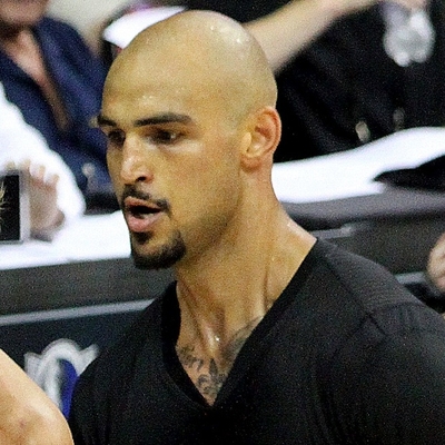 Robert Sacre Autograph Profile