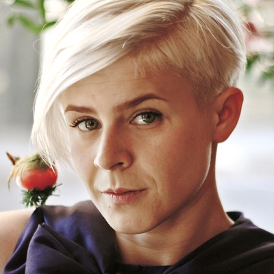 Robyn Autograph Profile