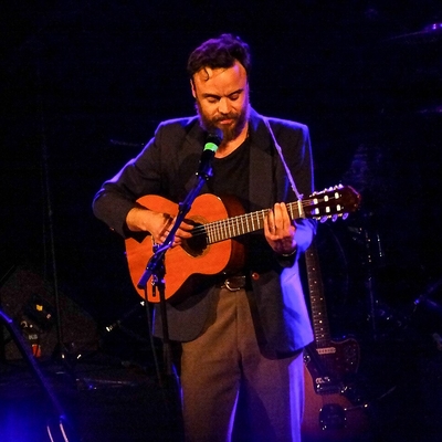 Rodrigo Amarante Autograph Profile
