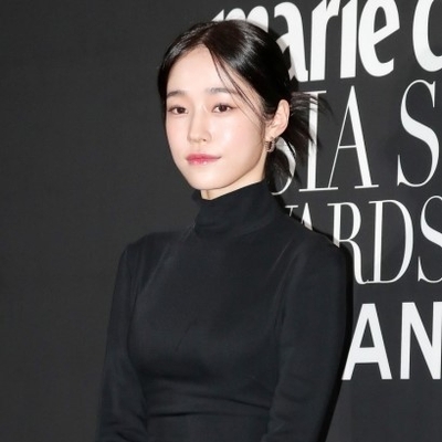 Roh Yoon-seo Autograph Profile