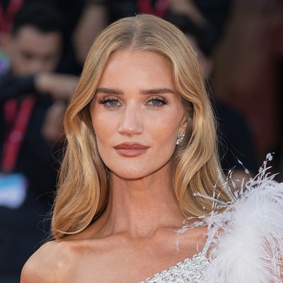 Rosie Huntington-Whiteley Autograph Profile