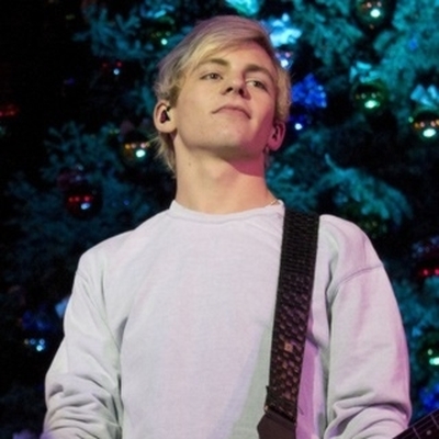 Ross Lynch Autograph Profile