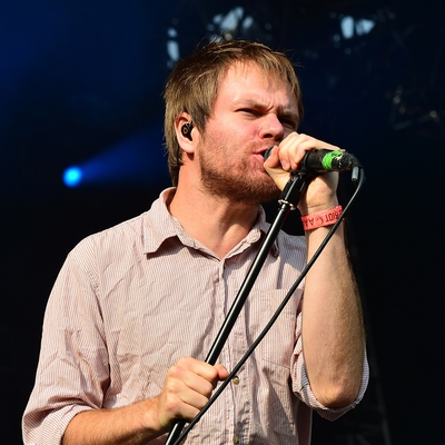 Rou Reynolds Autograph Profile