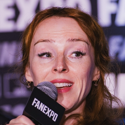 Ruth Connell Autograph Profile