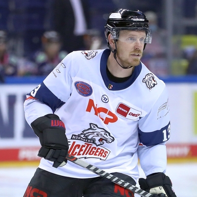 Ryan Stoa Autograph Profile