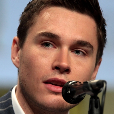 Sam Underwood Autograph Profile