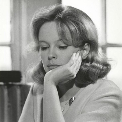 Sandy Dennis Autograph Profile