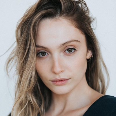 Sara Thompson Autograph Profile