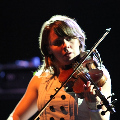 Sarah Neufeld Autograph Profile