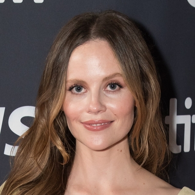 Sarah Ramos Autograph Profile