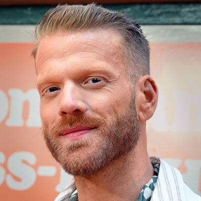 Scott Hoying Autograph Profile