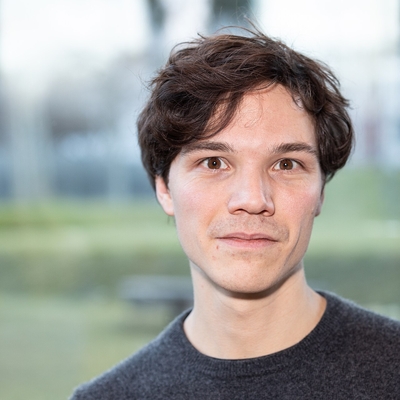 Sebastian Urzendowsky Autograph Profile