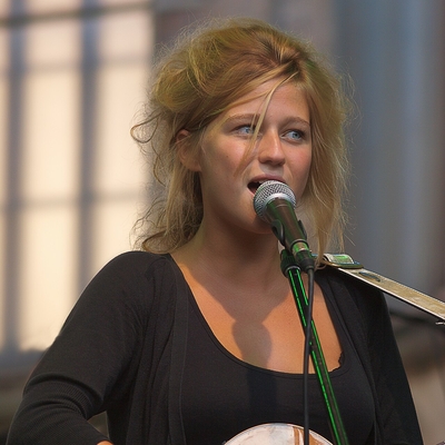 Selah Sue Autograph Profile