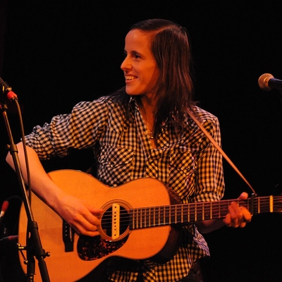 Sera Cahoone Autograph Profile