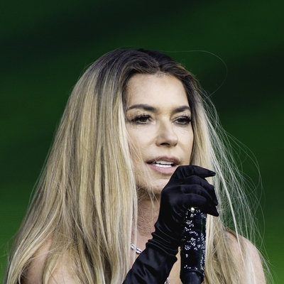 Shania Twain Autograph Profile