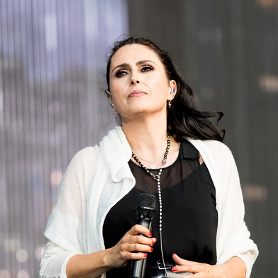 Sharon den Adel Autograph Profile