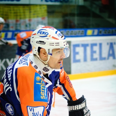 Shayne Toporowski Autograph Profile