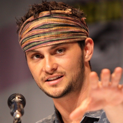 Shiloh Fernandez Autograph Profile