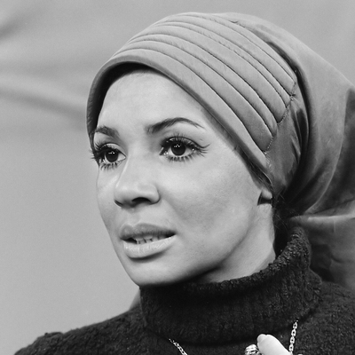 Shirley Bassey Autograph Profile