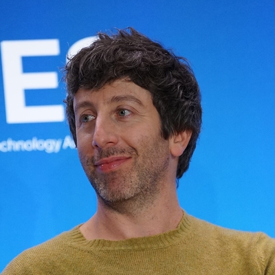 Simon Helberg Autograph Profile